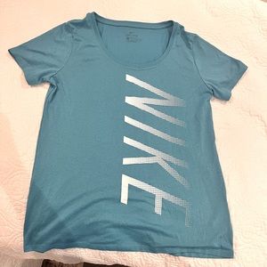 NWOT Nike Dry Fit Women’s Tee Size M